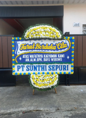 Papan Bunga Duka di Pondok Suguh