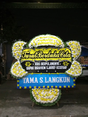 Papan Bunga Duka di Pondok Suguh