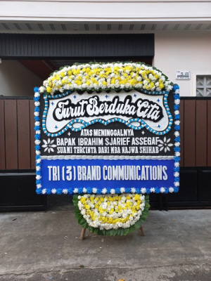 Papan Bunga Duka di Pondok Suguh